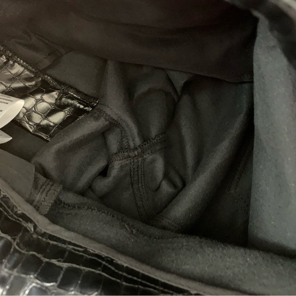 Good American Good Classic Slim fit black faux leather snake jeans 2/26 NWT - Picture 11 of 11